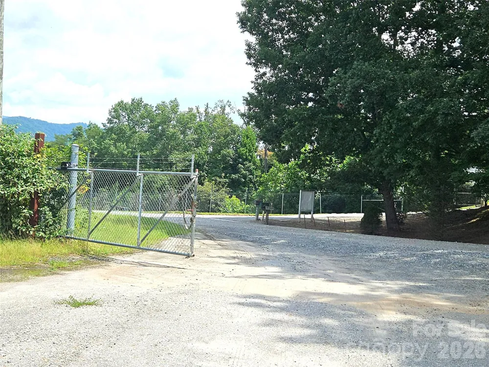 522 Buckeye Access Road Swannanoa, NC 28778