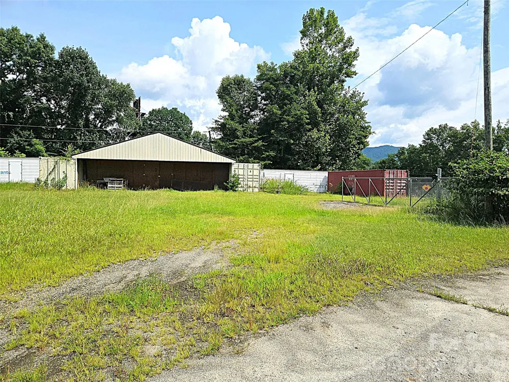 522 Buckeye Access Road Swannanoa, NC 28778