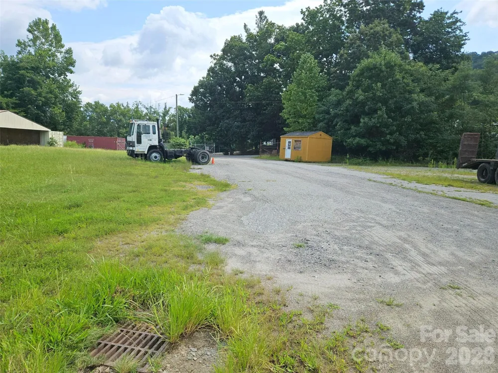 522 Buckeye Access Road Swannanoa, NC 28778