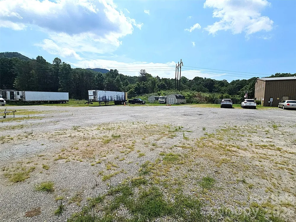 522 Buckeye Access Road Swannanoa, NC 28778
