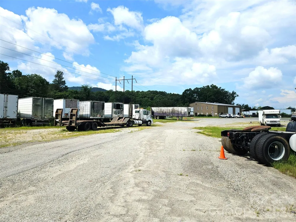 522 Buckeye Access Road Swannanoa, NC 28778