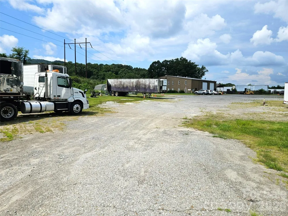 522 Buckeye Access Road Swannanoa, NC 28778