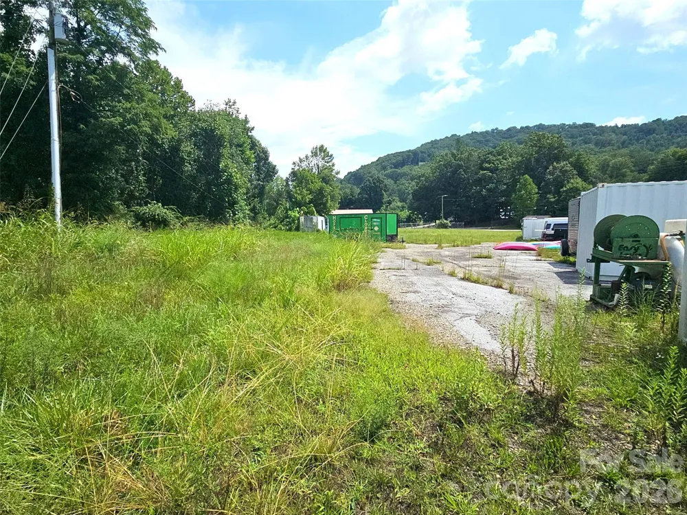 522 Buckeye Access Road Swannanoa, NC 28778