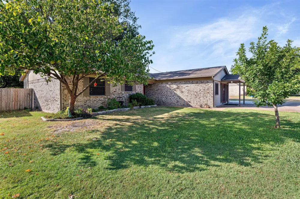 2015 Roberts Drive Granbury, TX 76048