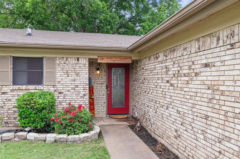 2015 Roberts Drive Granbury, TX 76048