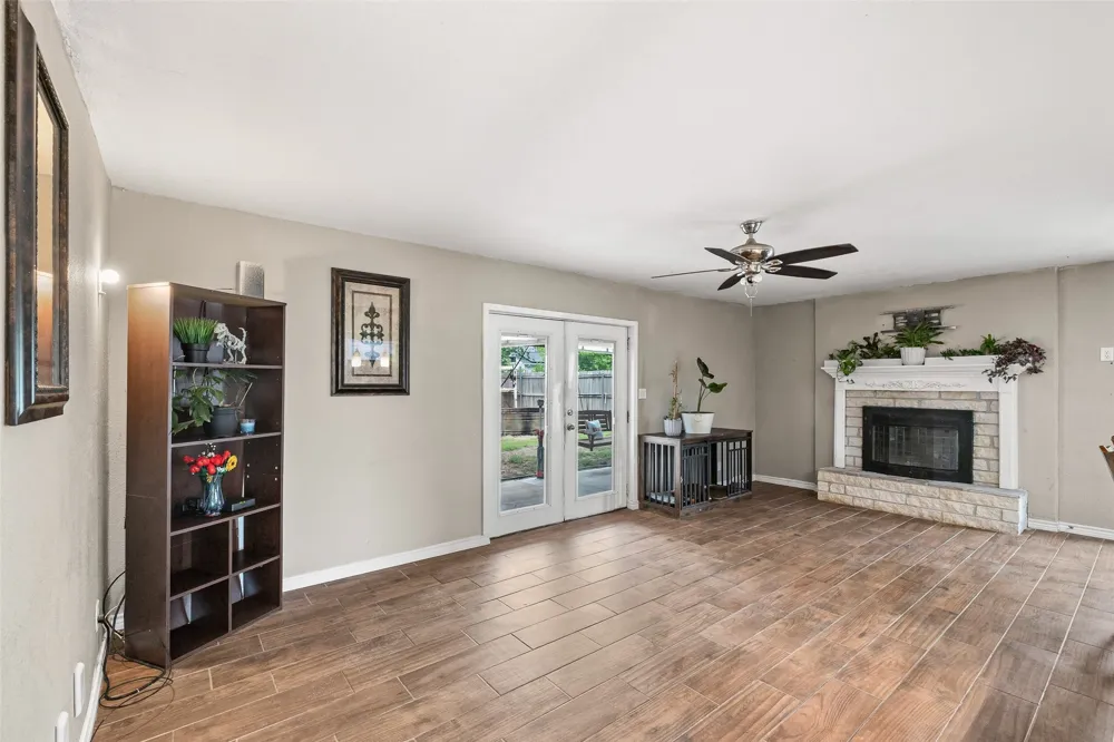 2015 Roberts Drive Granbury, TX 76048