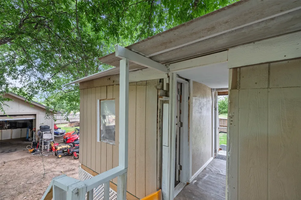 2015 Roberts Drive Granbury, TX 76048