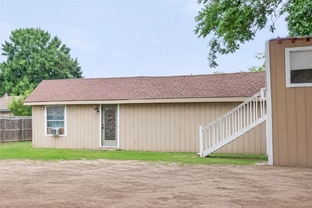 2015 Roberts Drive Granbury, TX 76048