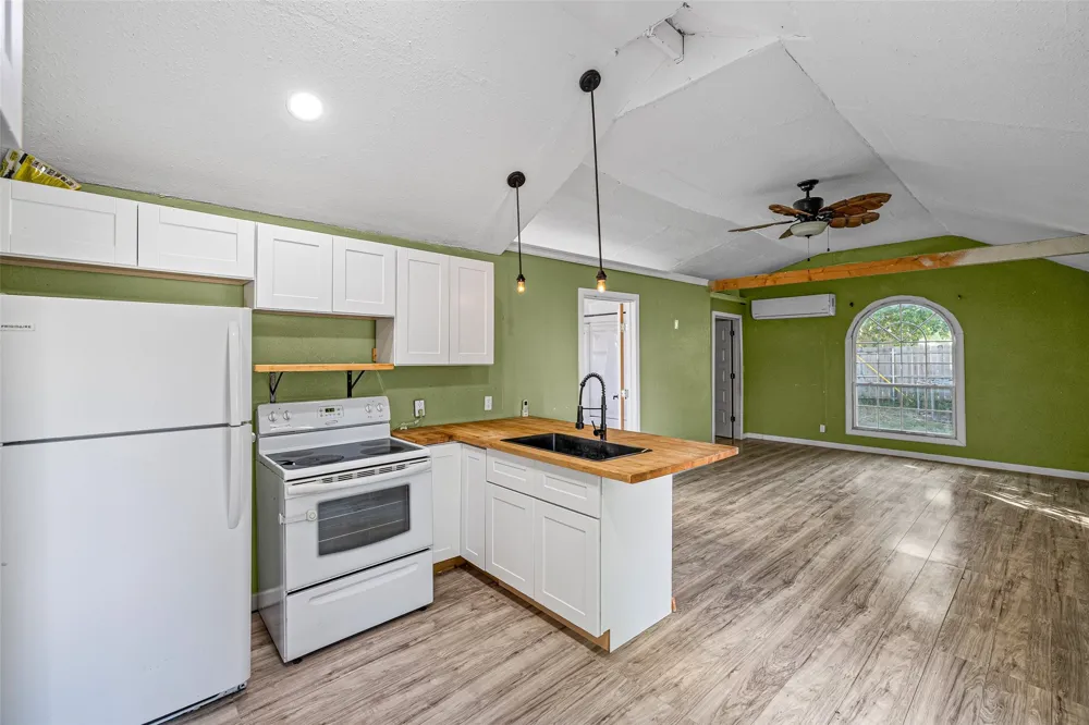 2015 Roberts Drive Granbury, TX 76048