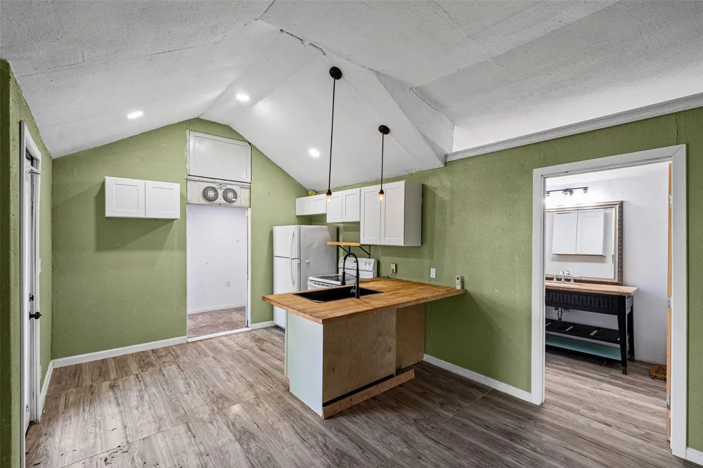 2015 Roberts Drive Granbury, TX 76048