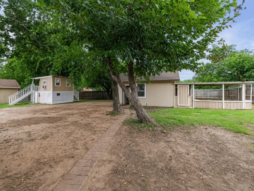 2015 Roberts Drive Granbury, TX 76048