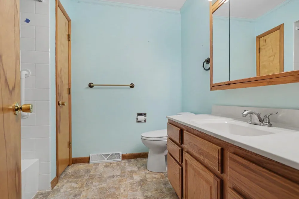 340 W Railroad Street Centreville, MI 49032