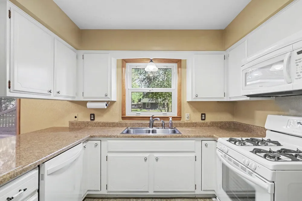 340 W Railroad Street Centreville, MI 49032