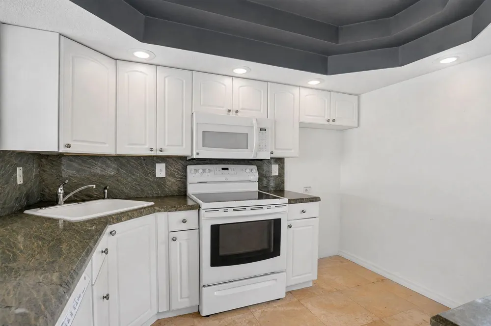 2871 OCEAN BOULEVARD #C309 Boca Raton, FL 33431