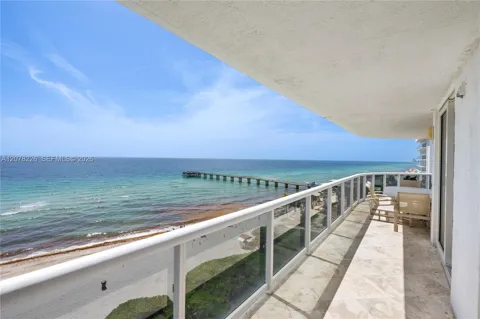 16711 Collins Ave #907