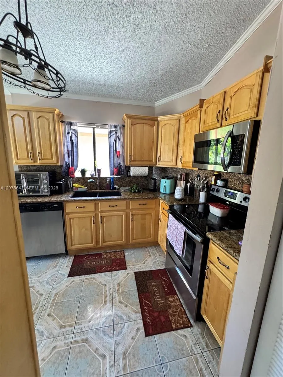 840 W Palm Run Dr North Lauderdale, FL 33068