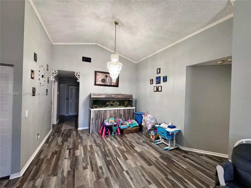 840 W Palm Run Dr North Lauderdale, FL 33068