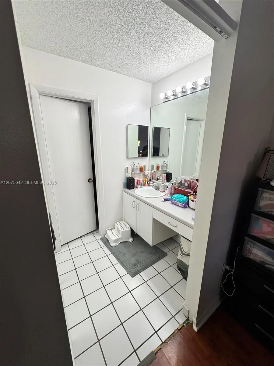 840 W Palm Run Dr North Lauderdale, FL 33068