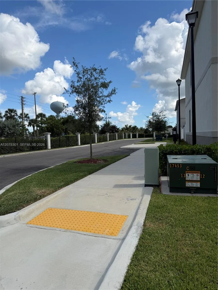 605 NW 6th Ter Florida City, FL 33034