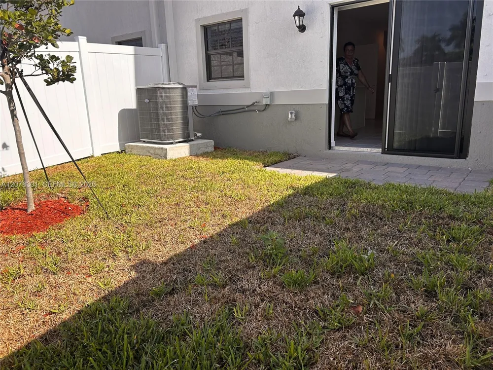 605 NW 6th Ter Florida City, FL 33034