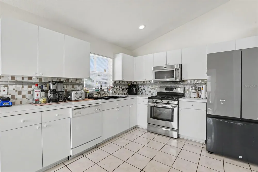 1102 VINETREE DRIVE Brandon, FL 33510