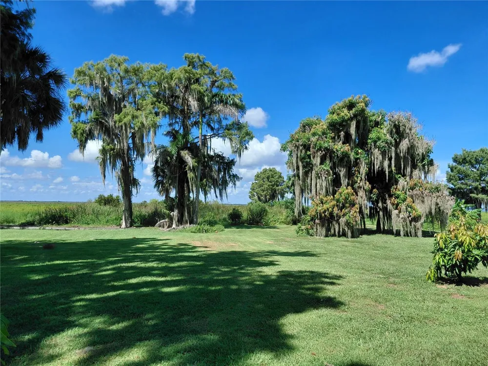 1303 CLUB LANE Lorida, FL 33857