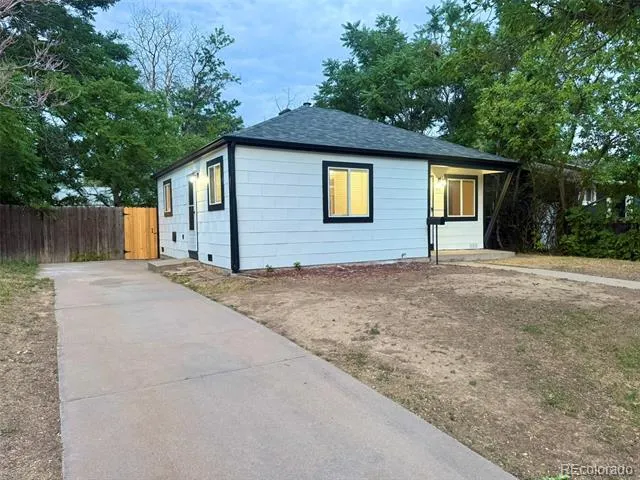 940 Moline Street Aurora, CO 80010