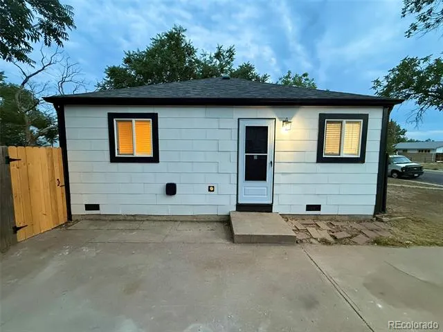940 Moline Street Aurora, CO 80010