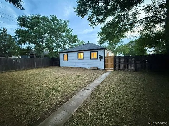 940 Moline Street Aurora, CO 80010