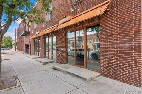 2142 Curtis Street #101
