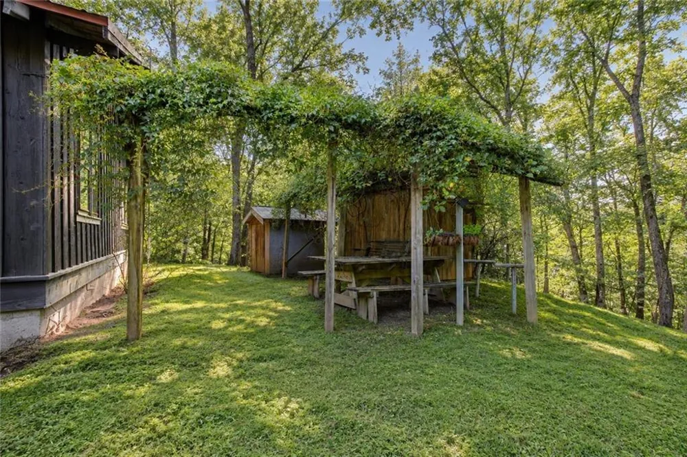 10740 Highway 197 Clarkesville, GA 30523