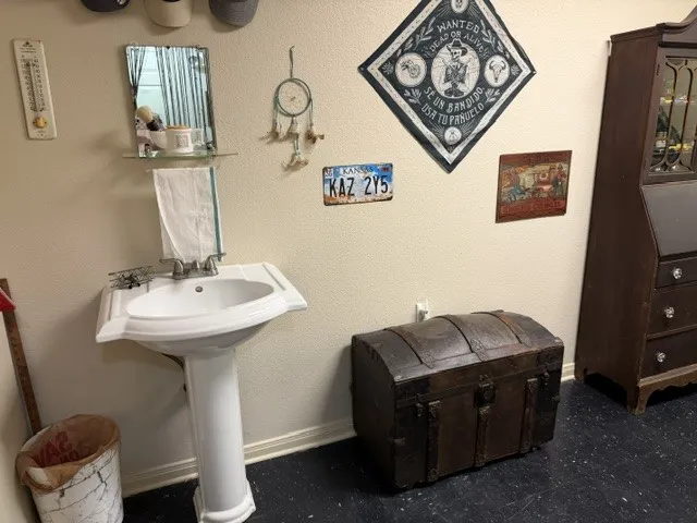 105 S Pearl Street Mart, TX 76664