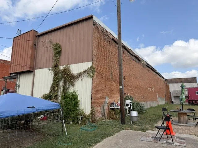 105 S Pearl Street Mart, TX 76664