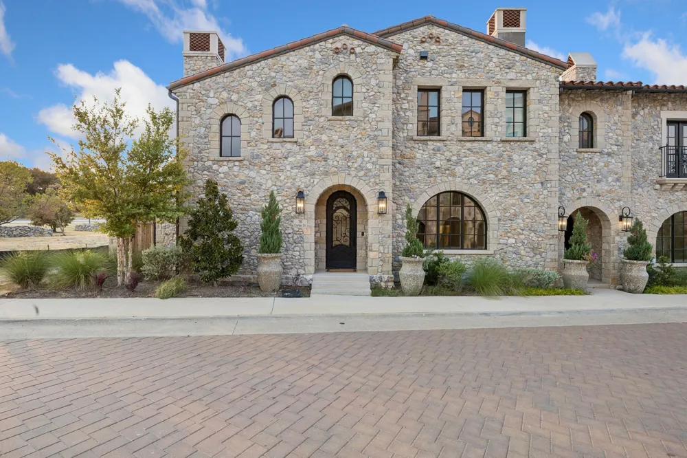 76 Cortes Drive Westlake, TX 76262