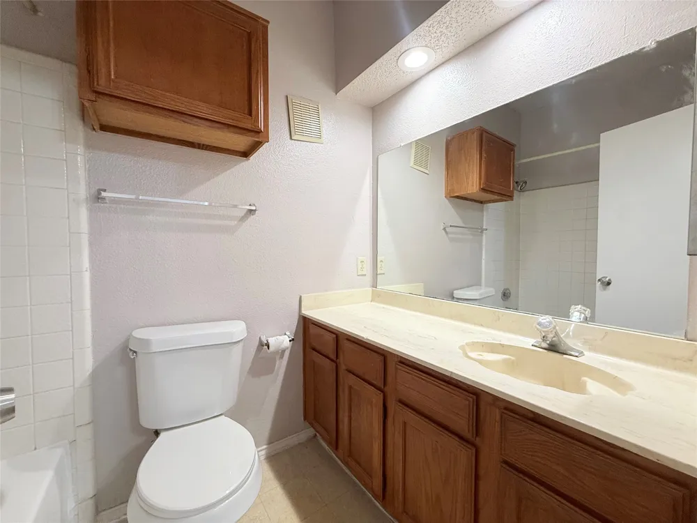 4115 Esters Road #704 Irving, TX 75038