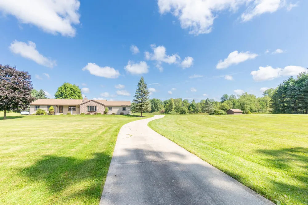 8151 Joda Drive Brighton, MI 48114