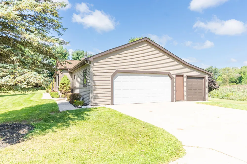 8151 Joda Drive Brighton, MI 48114