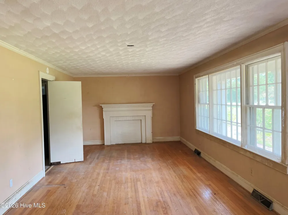 1005 W Queen Street Edenton, NC 27932