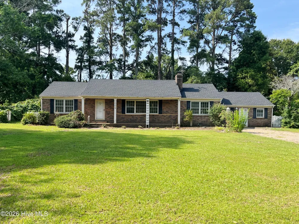 1005 W Queen Street Edenton, NC 27932