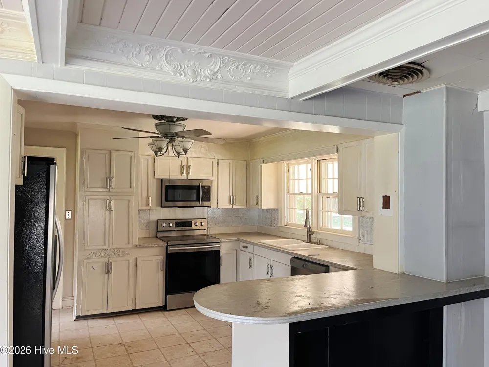 1005 W Queen Street Edenton, NC 27932
