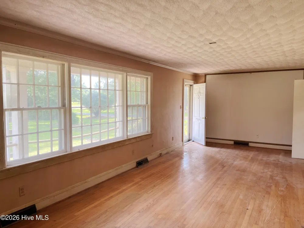 1005 W Queen Street Edenton, NC 27932