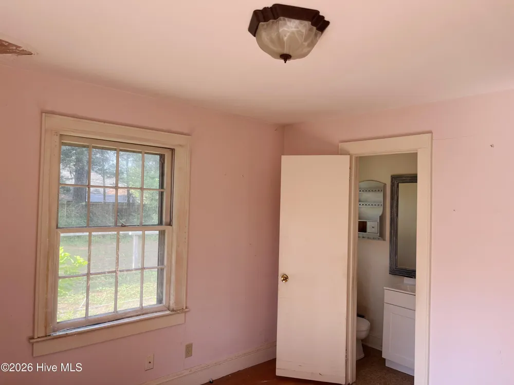 1005 W Queen Street Edenton, NC 27932