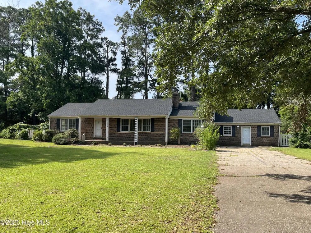 1005 W Queen Street Edenton, NC 27932