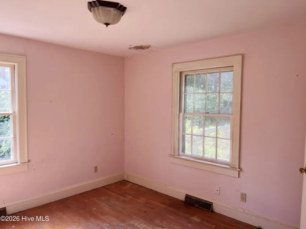 1005 W Queen Street Edenton, NC 27932