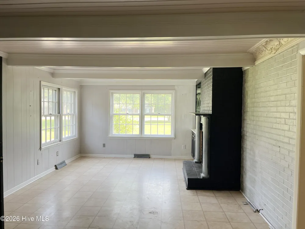 1005 W Queen Street Edenton, NC 27932