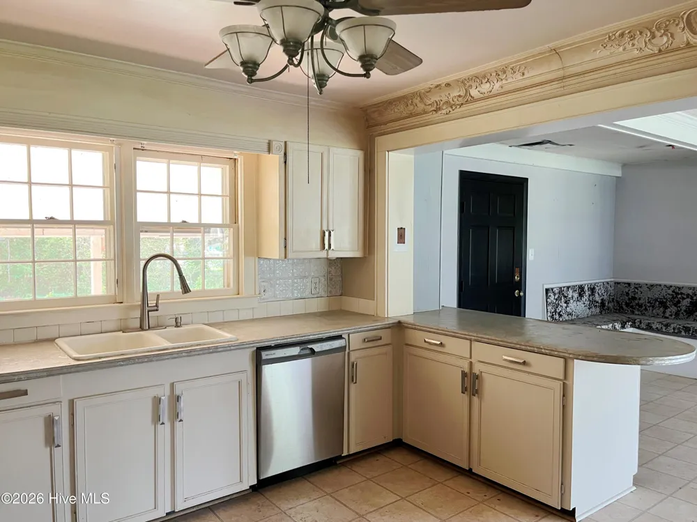 1005 W Queen Street Edenton, NC 27932