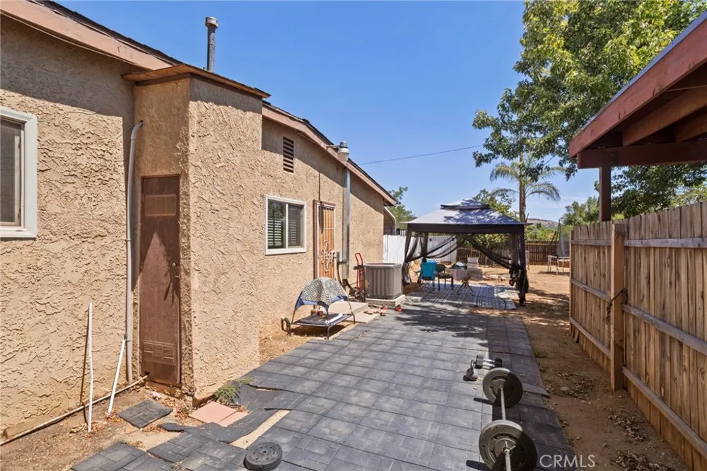 40041 Dutton Cherry Valley, CA 92223