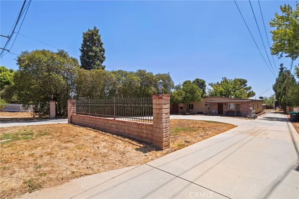 40041 Dutton Cherry Valley, CA 92223