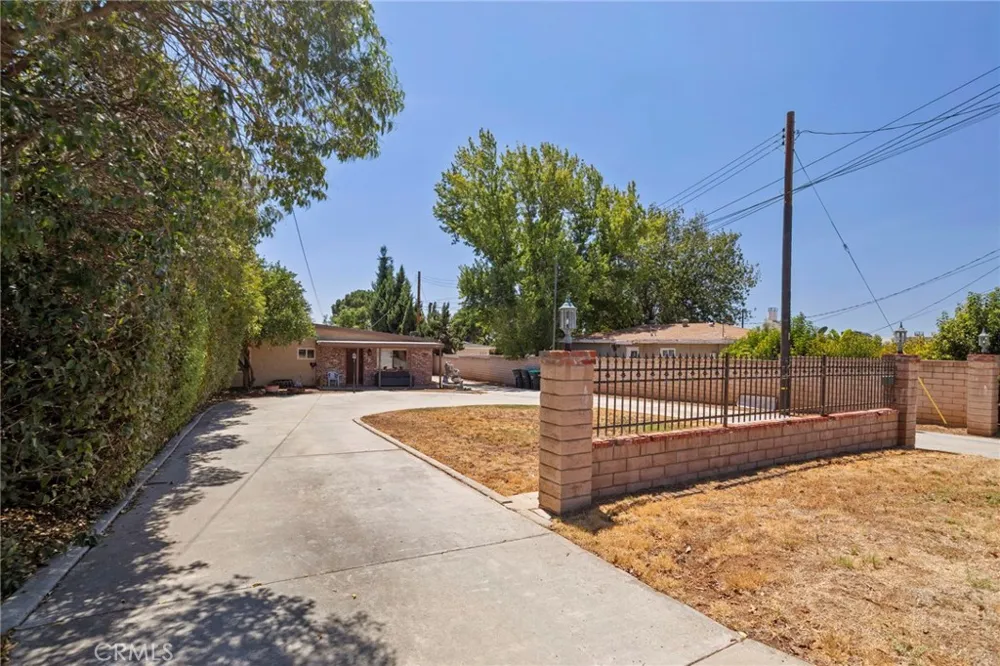 40041 Dutton Cherry Valley, CA 92223