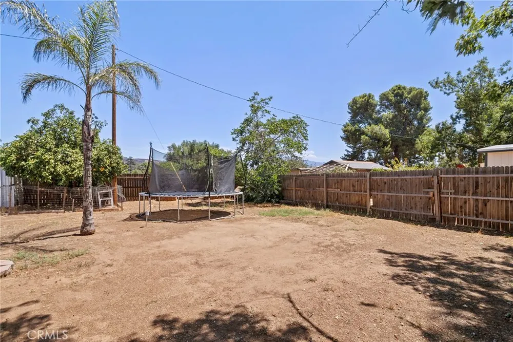 40041 Dutton Cherry Valley, CA 92223